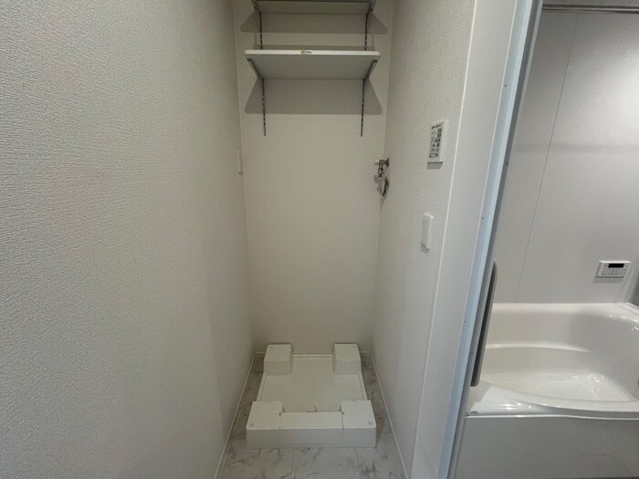 物件内観写真18　(洗濯機置場)