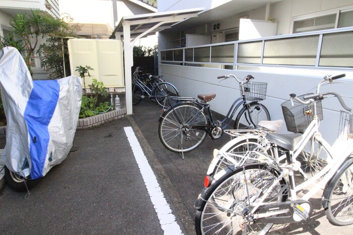 物件外観写真3　(駐輪場)