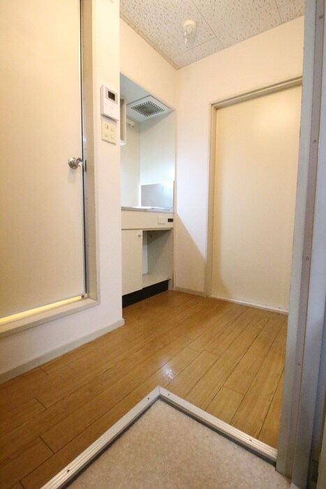 物件内観写真15　(玄関)