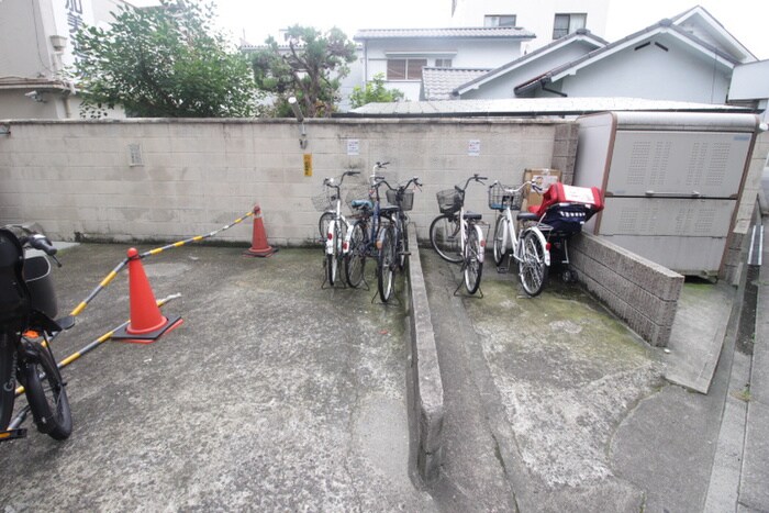 物件外観写真3　(駐輪場)