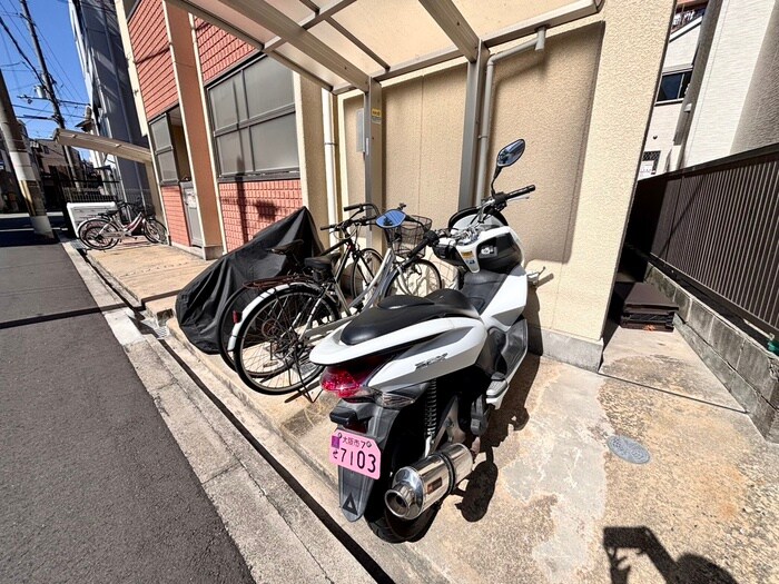 物件外観写真2　(駐輪場)
