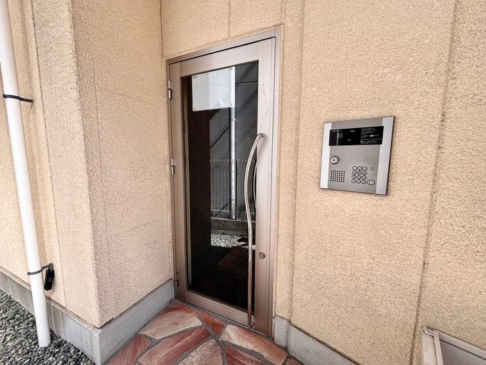 物件外観写真5　(エントランス部分)