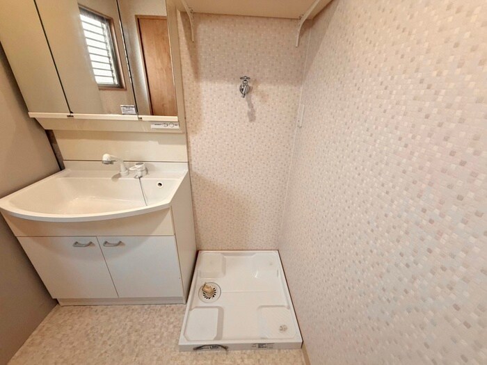 物件内観写真16　(洗濯機置場)