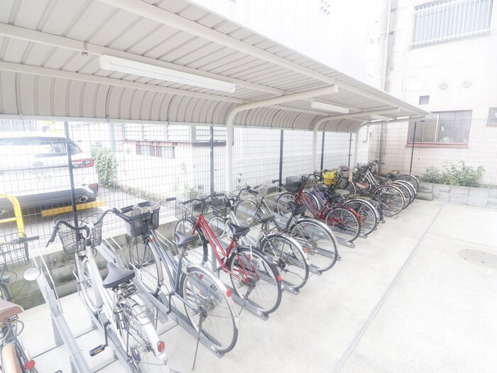 物件外観写真4　(駐輪場)