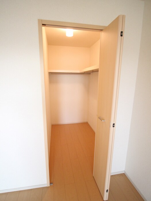 物件内観写真12　(収納)