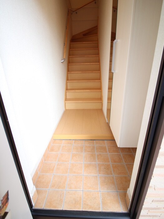 物件内観写真13　(玄関)