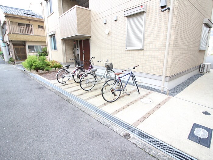 物件外観写真4　(駐輪場)