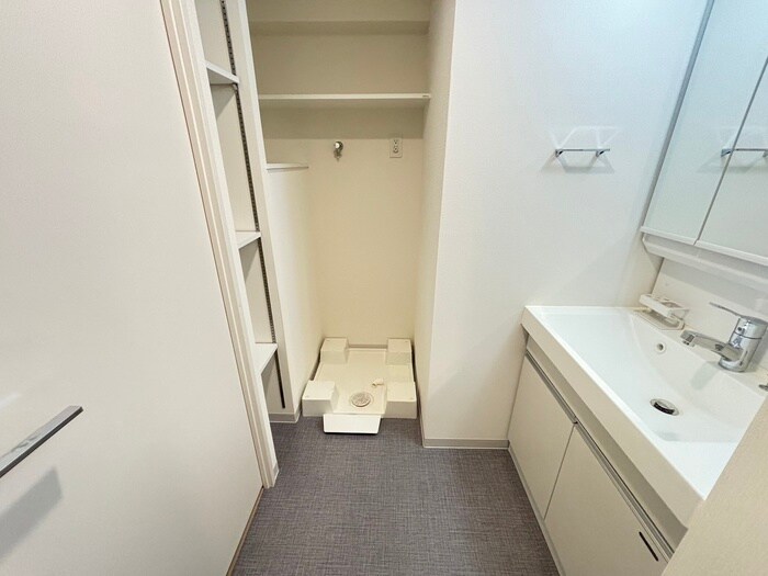 物件内観写真12　(洗濯機置場)