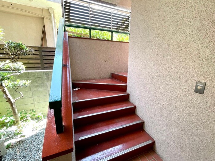 物件外観写真6　(エントランス部分)