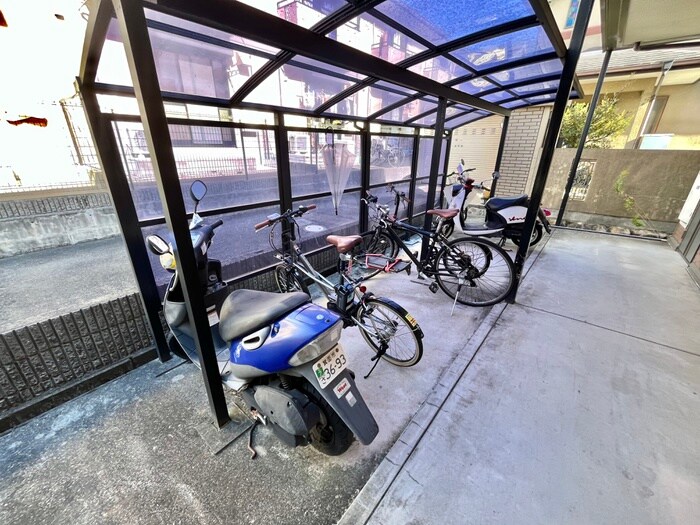 物件外観写真3　(駐輪場)