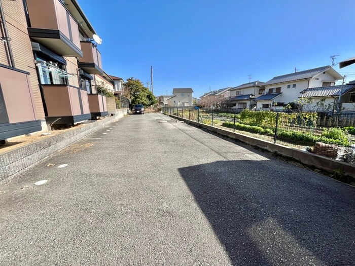 物件外観写真5　(駐車場)