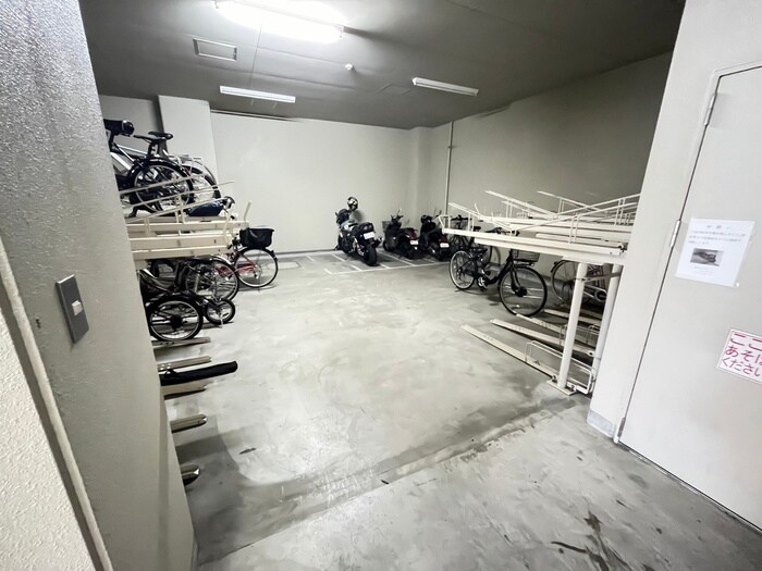 物件外観写真2　(駐輪場)