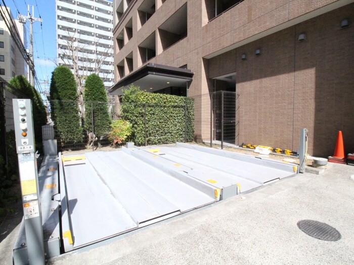 物件外観写真3　(駐車場)