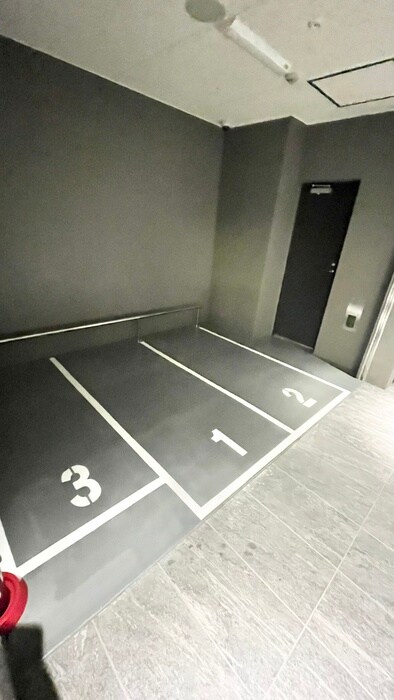 物件外観写真5　(バイク置き場)