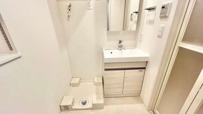 物件内観写真12　(洗濯機置場)