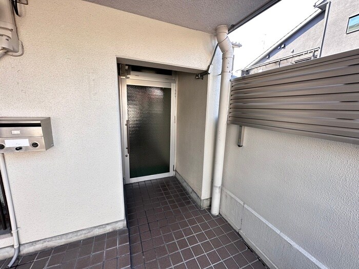 物件外観写真2　(エントランス部分)