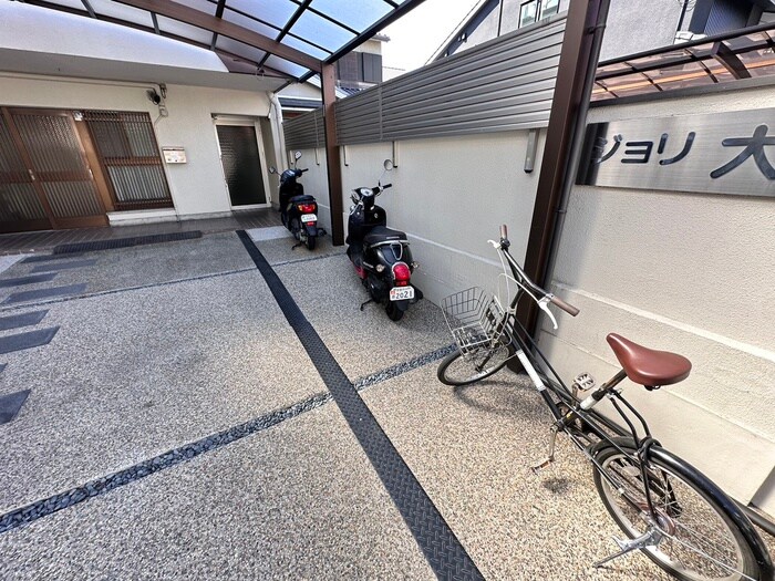 物件外観写真3　(駐輪場)