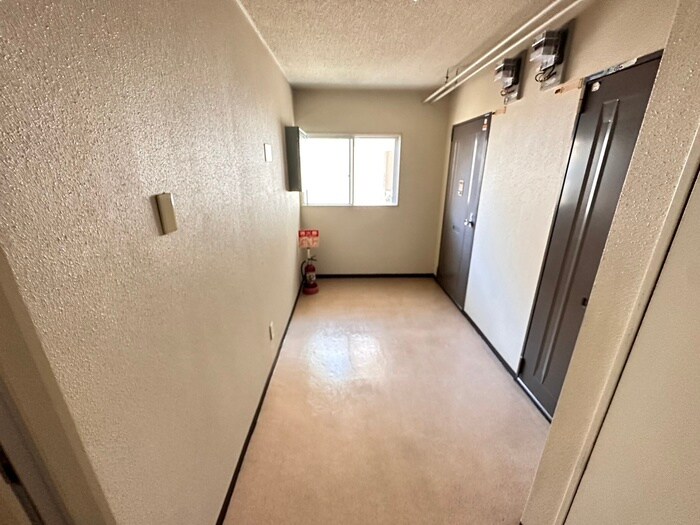 物件外観写真4　(エントランス部分)