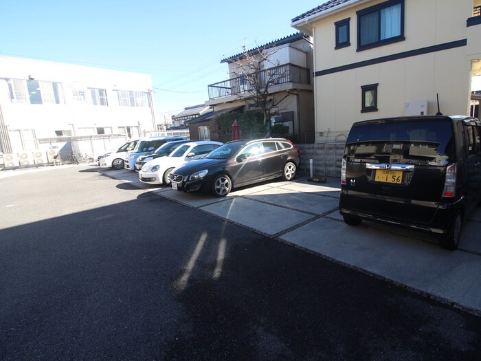 物件外観写真2　(駐車場)