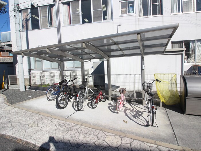 物件外観写真3　(駐輪場)