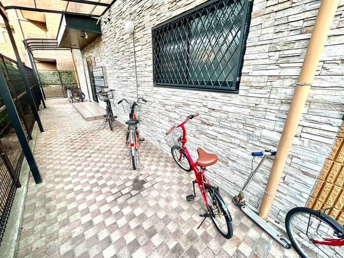 物件外観写真3　(駐輪場)