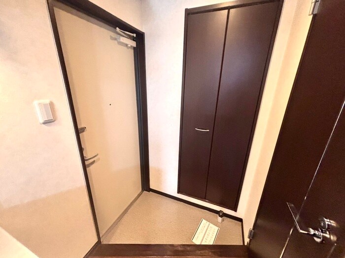 物件内観写真14　(玄関)