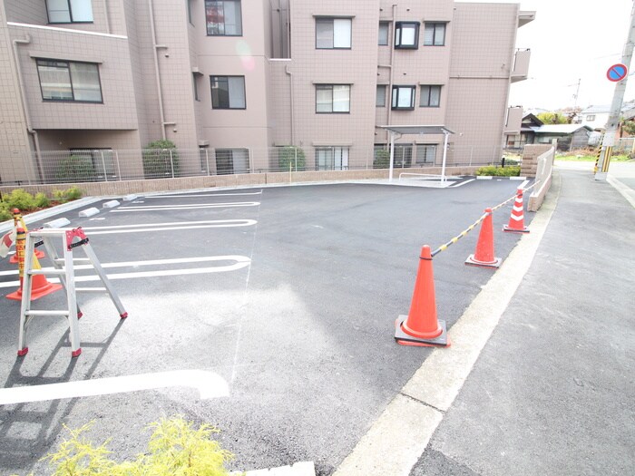 物件外観写真4　(駐車場)