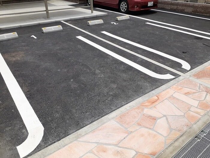 物件外観写真4　(駐車場)