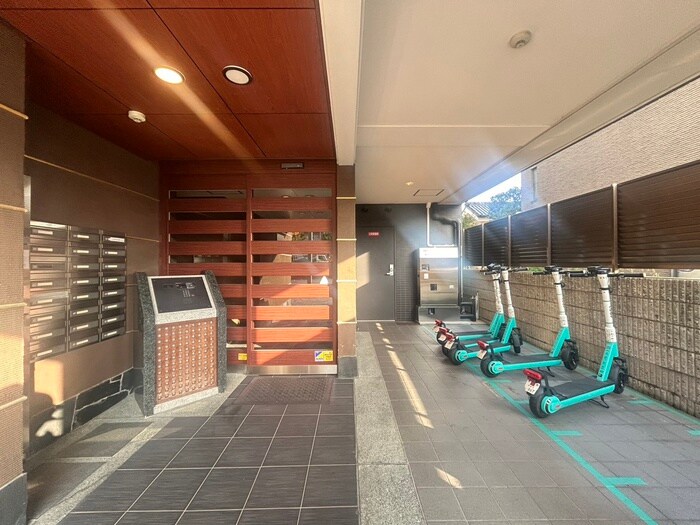 物件外観写真2　(エントランス部分)