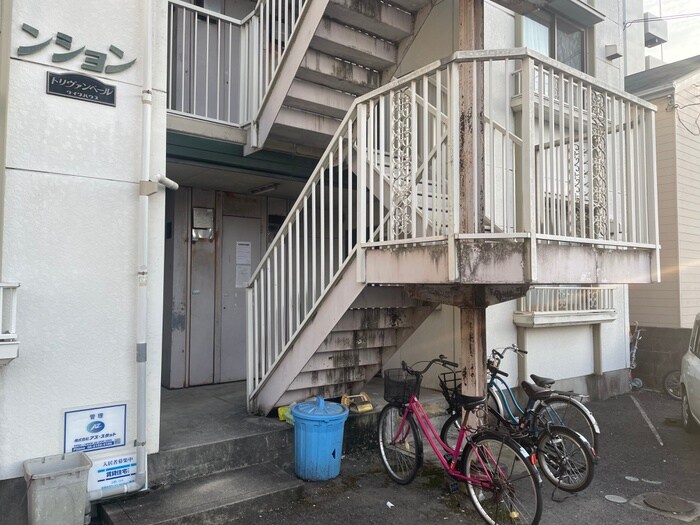 物件外観写真2　(エントランス部分)