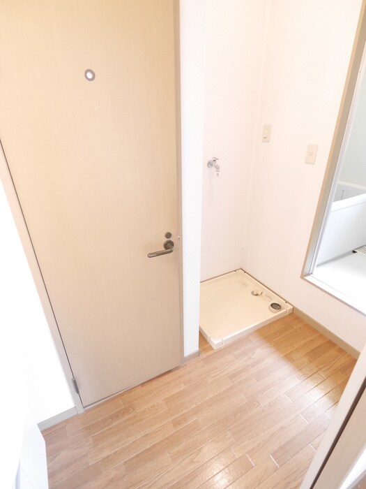 物件内観写真18　(洗濯機置場)