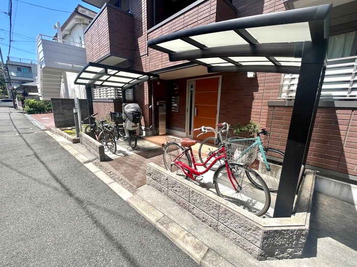 物件外観写真2　(駐輪場)