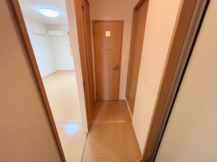 物件内観写真18　(廊下)