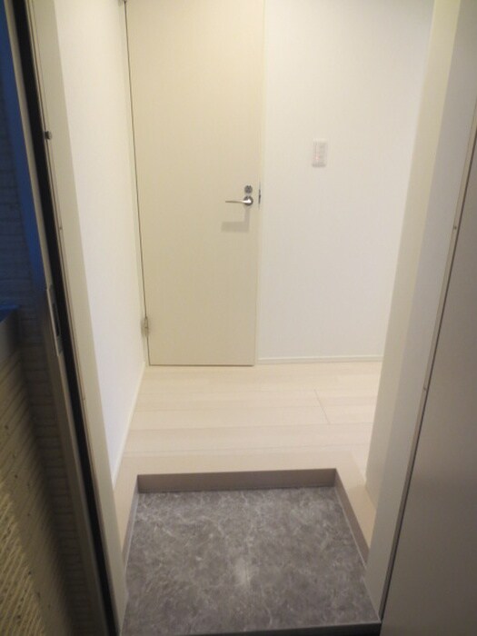 物件内観写真7　(玄関)