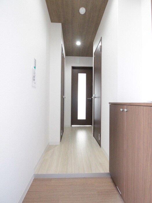 物件内観写真7　(玄関)