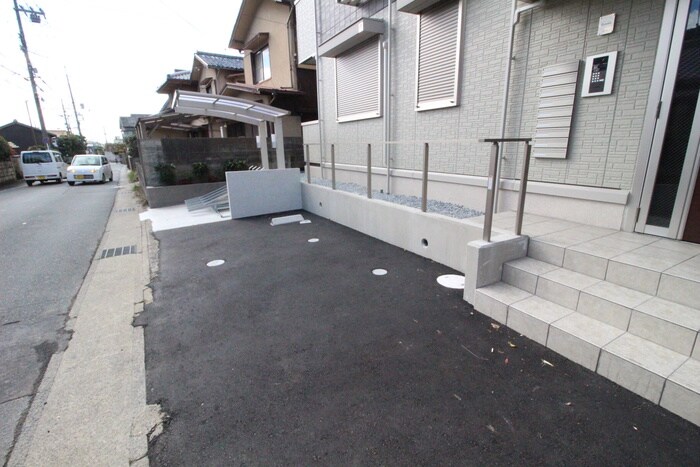 物件外観写真3　(駐車場)