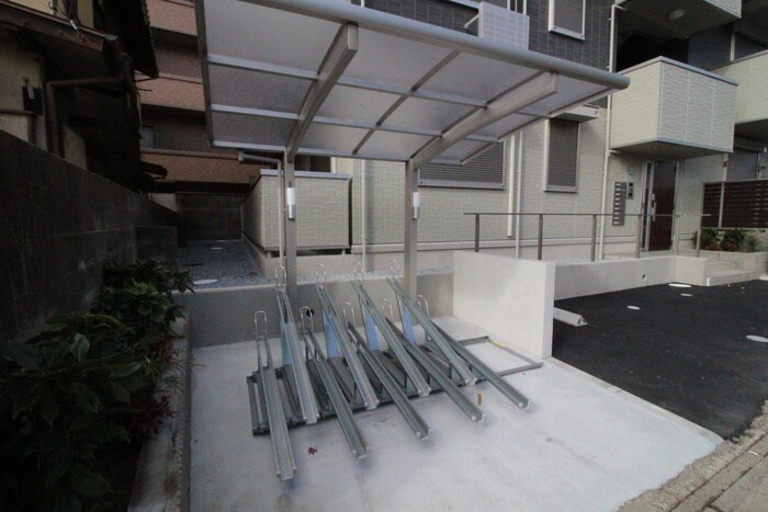 物件外観写真4　(駐輪場)