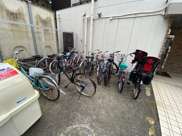 物件外観写真5　(駐輪場)