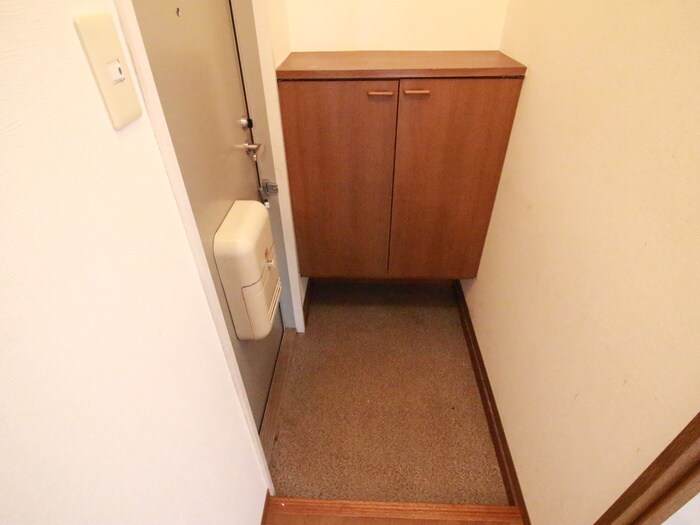 物件内観写真13　(玄関)