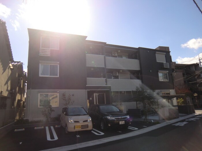 物件外観写真3　(駐車場)