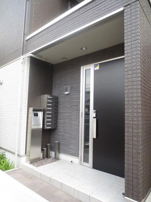 物件外観写真6　(エントランス部分)