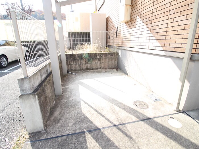 物件外観写真5　(駐輪場)