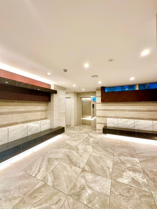 物件外観写真4　(エントランス部分)