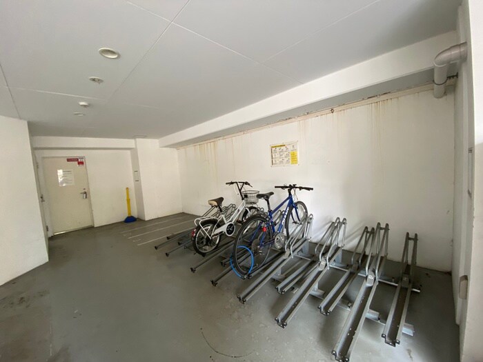 物件外観写真3　(駐輪場)