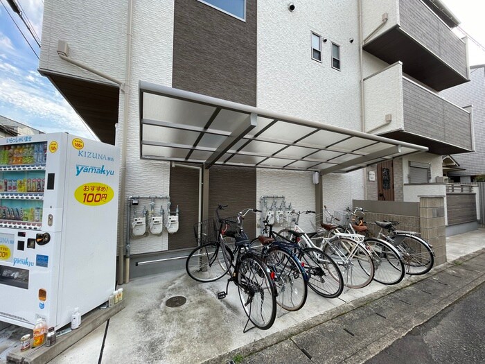 物件外観写真2　(駐輪場)