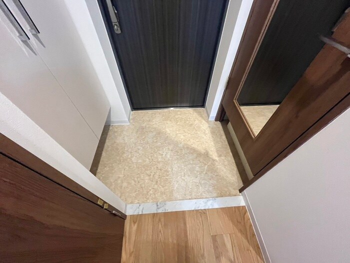 物件内観写真15　(玄関)