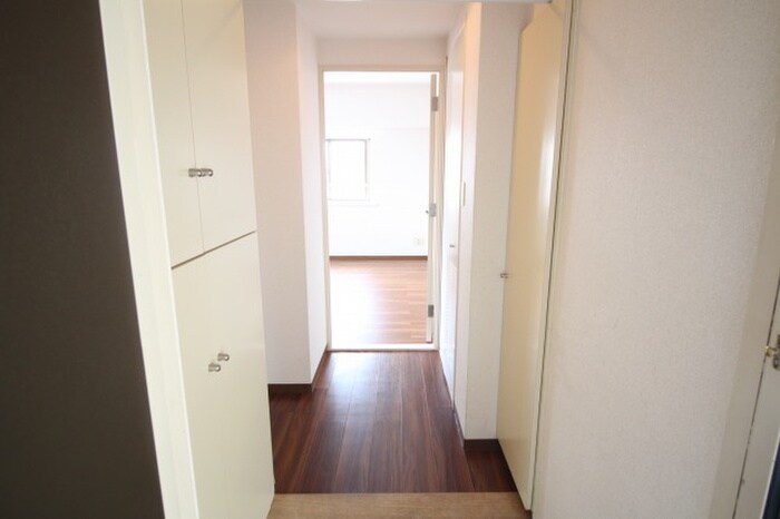 物件内観写真7　(玄関)