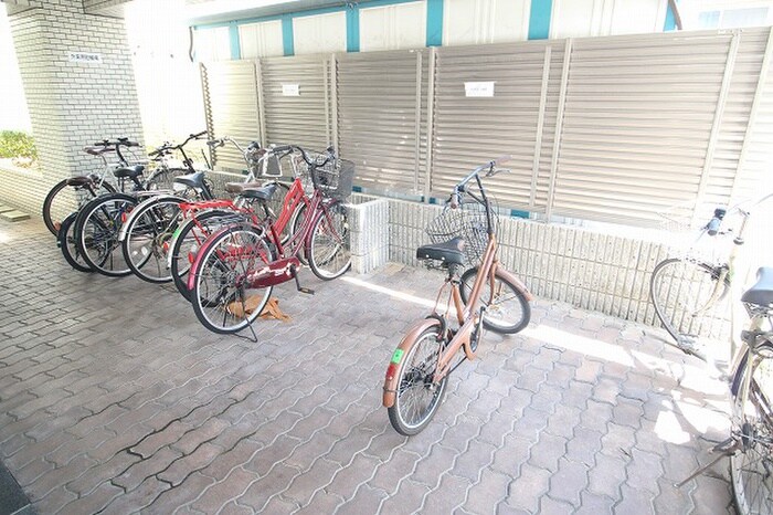 物件外観写真4　(駐輪場)