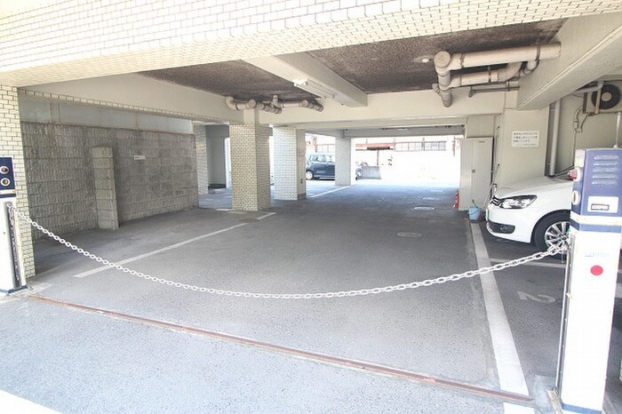 物件外観写真5　(駐車場)