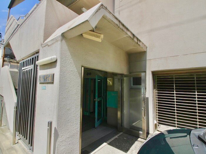 物件外観写真4　(エントランス部分)
